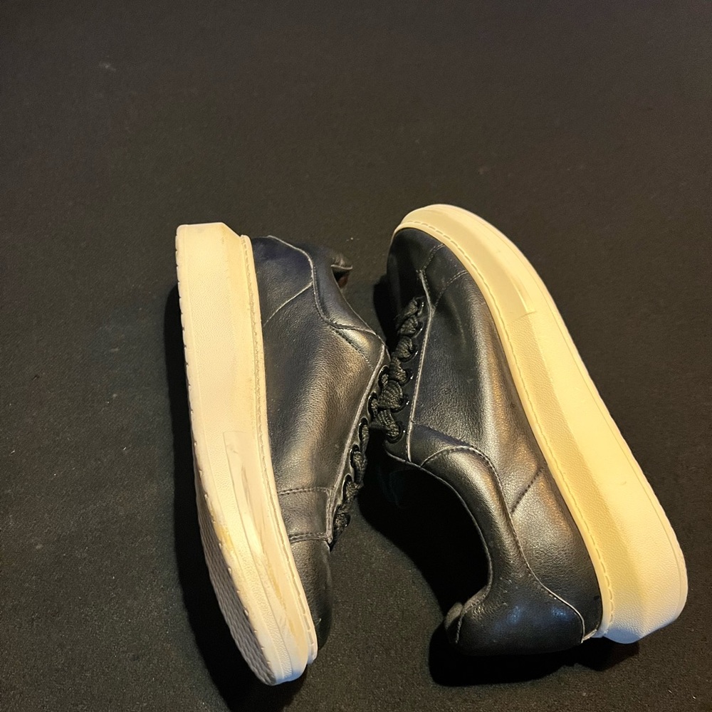Steven by Steve Madden Womens Fashion Sneakers Black With white sole.